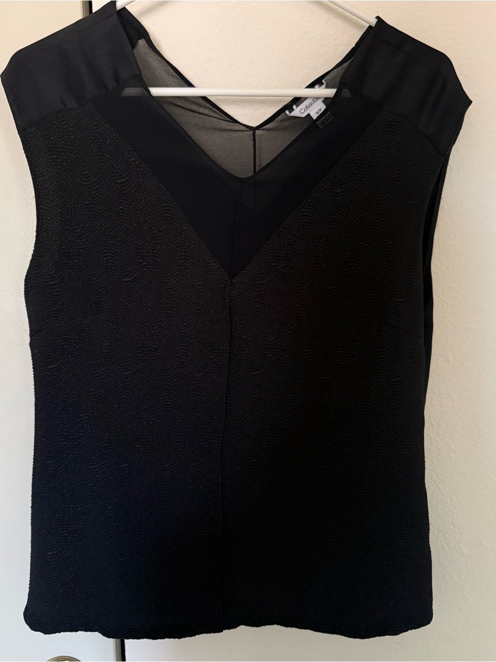 Calvin Klein Black Sleeveless V-Neck Blouse Size Small